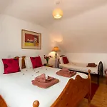 Rise And Shine Vegetarian Bed And Breakfast