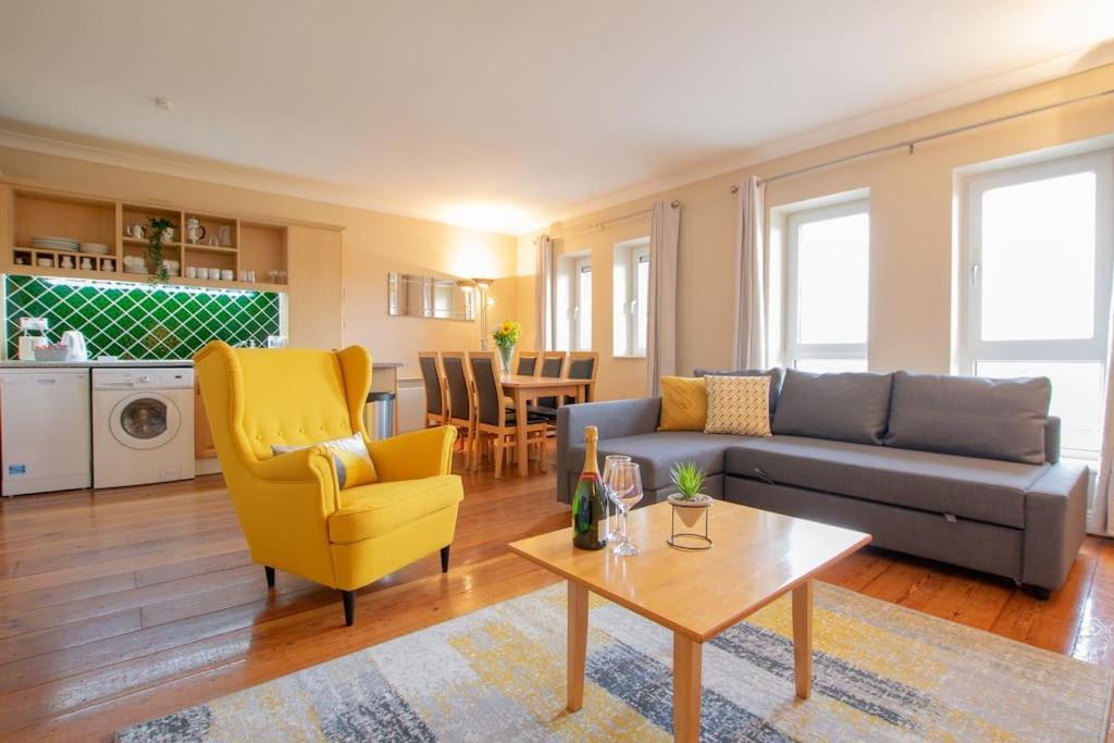 Apartment 304 - The Harbour View By Shortstays *