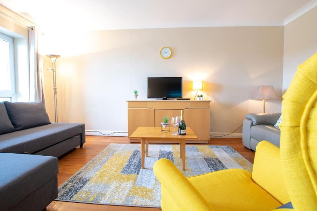 Apartment 304 - The Harbour View By Shortstays *