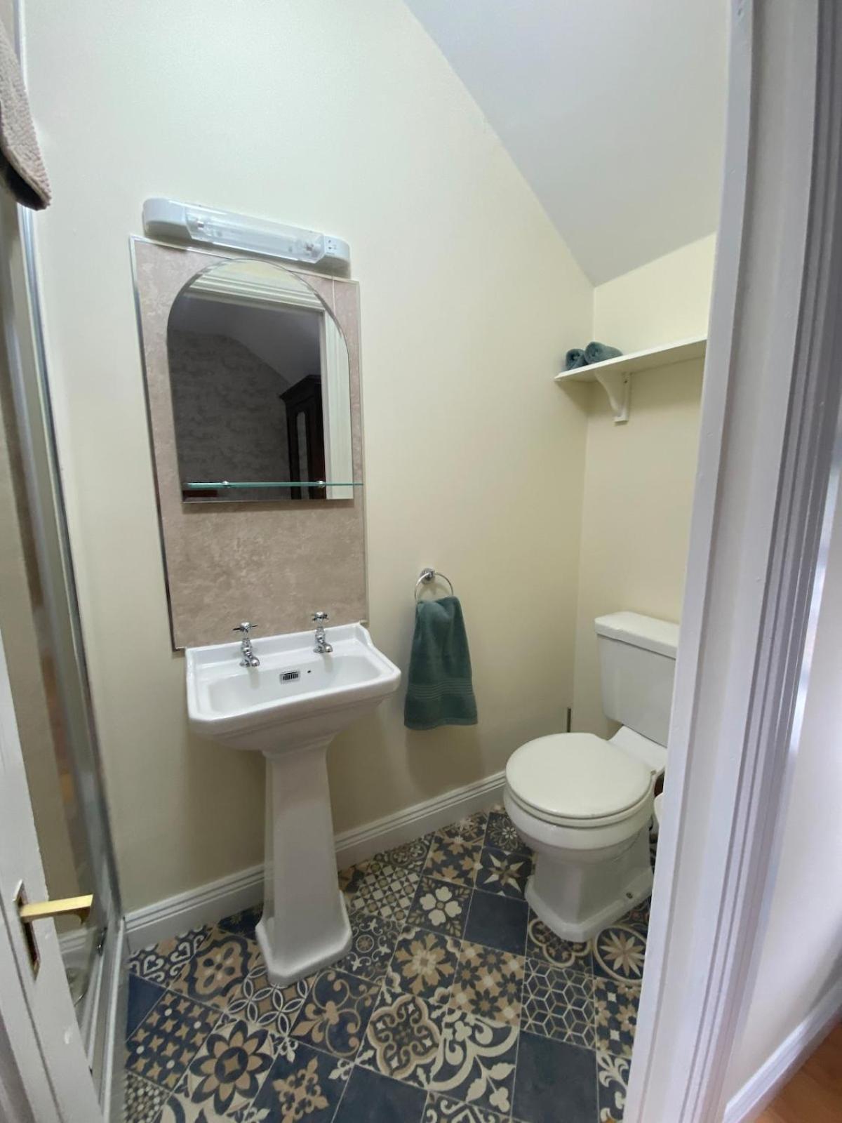 Surveyors House Apt, Westport, Lovely 2 Bed 2 Bath *