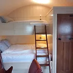 Delightful Shepherds Hut