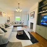Luxurious 5Star Retreat On Westports Main Street