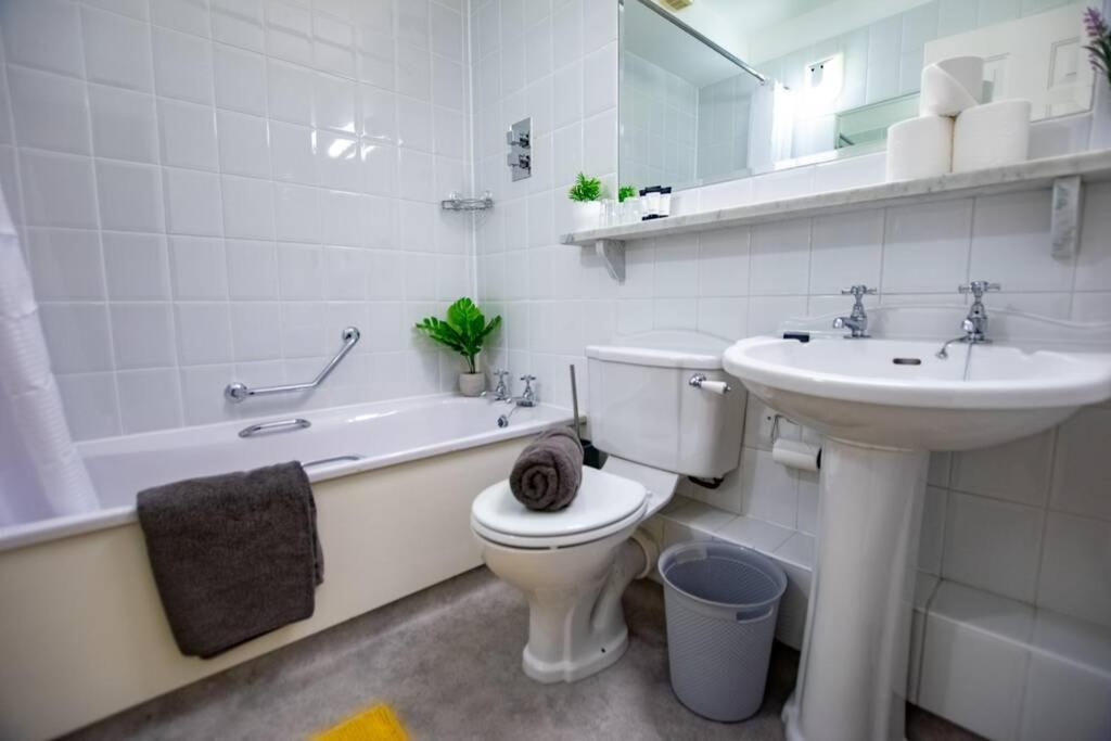 The Reek At The Harbour Mills By Shortstays Apartment Westport