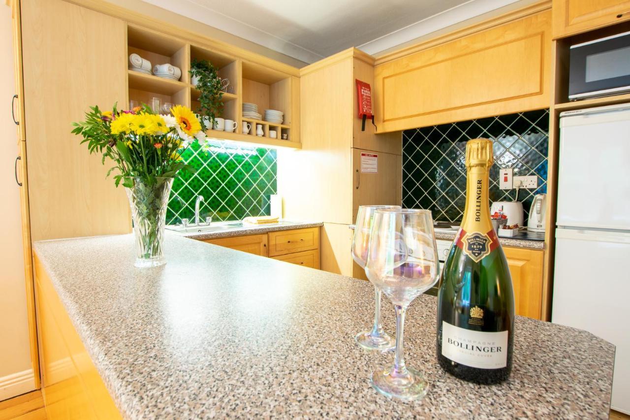 The Reek At The Harbour Mills By Shortstays *