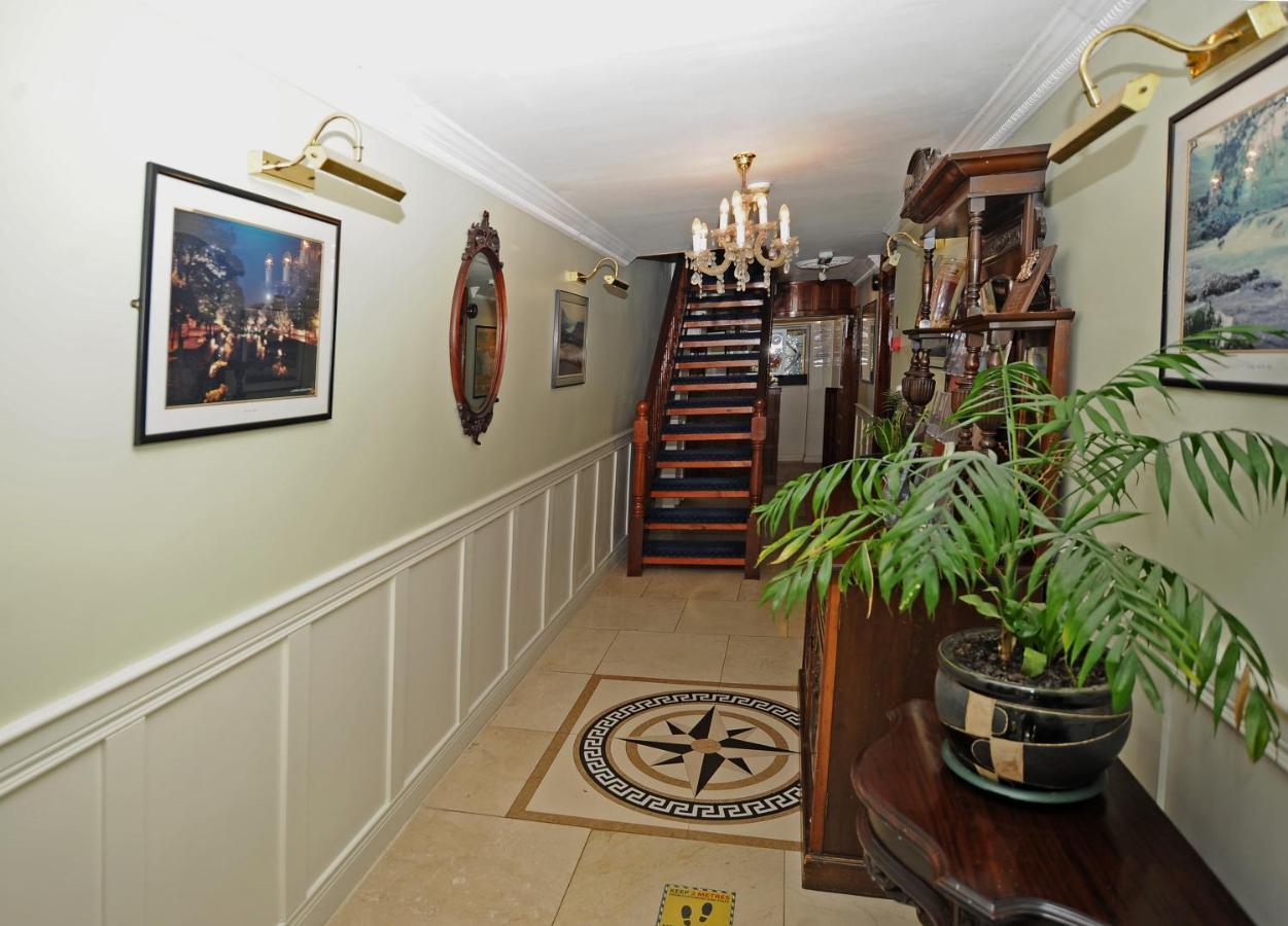 Clooneen House Guest house