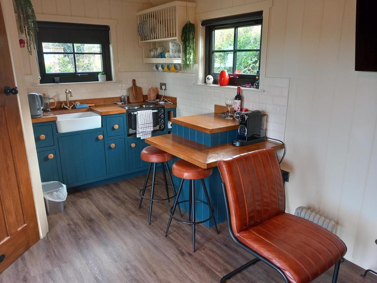 Delightful Shepherds Hut Hébergement de vacances *