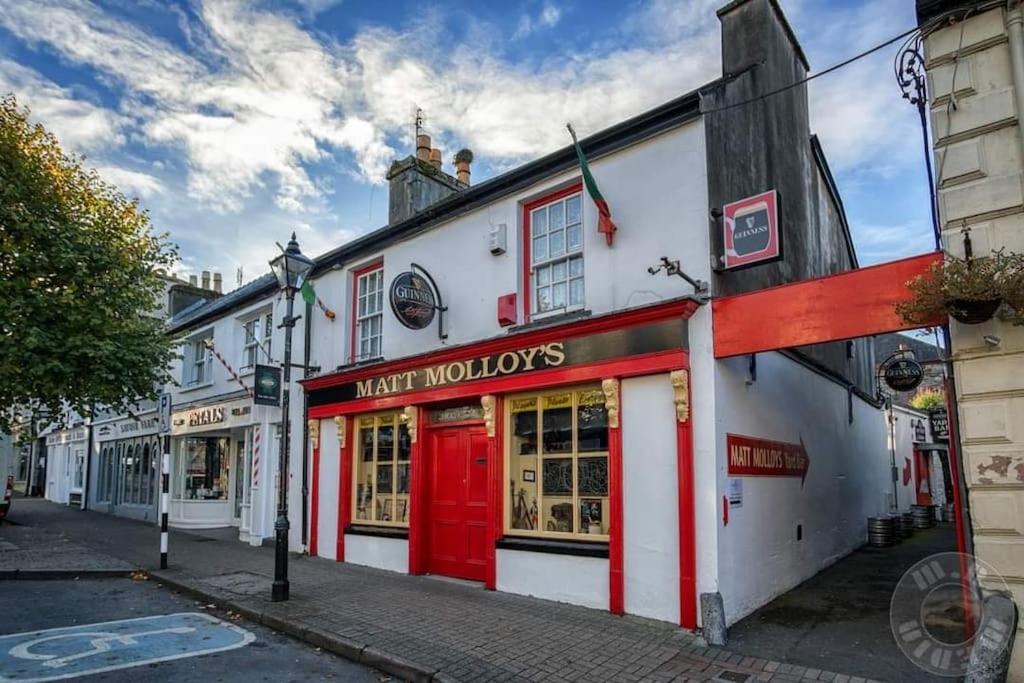 Town Centre Three Bedroom Apartment Westport