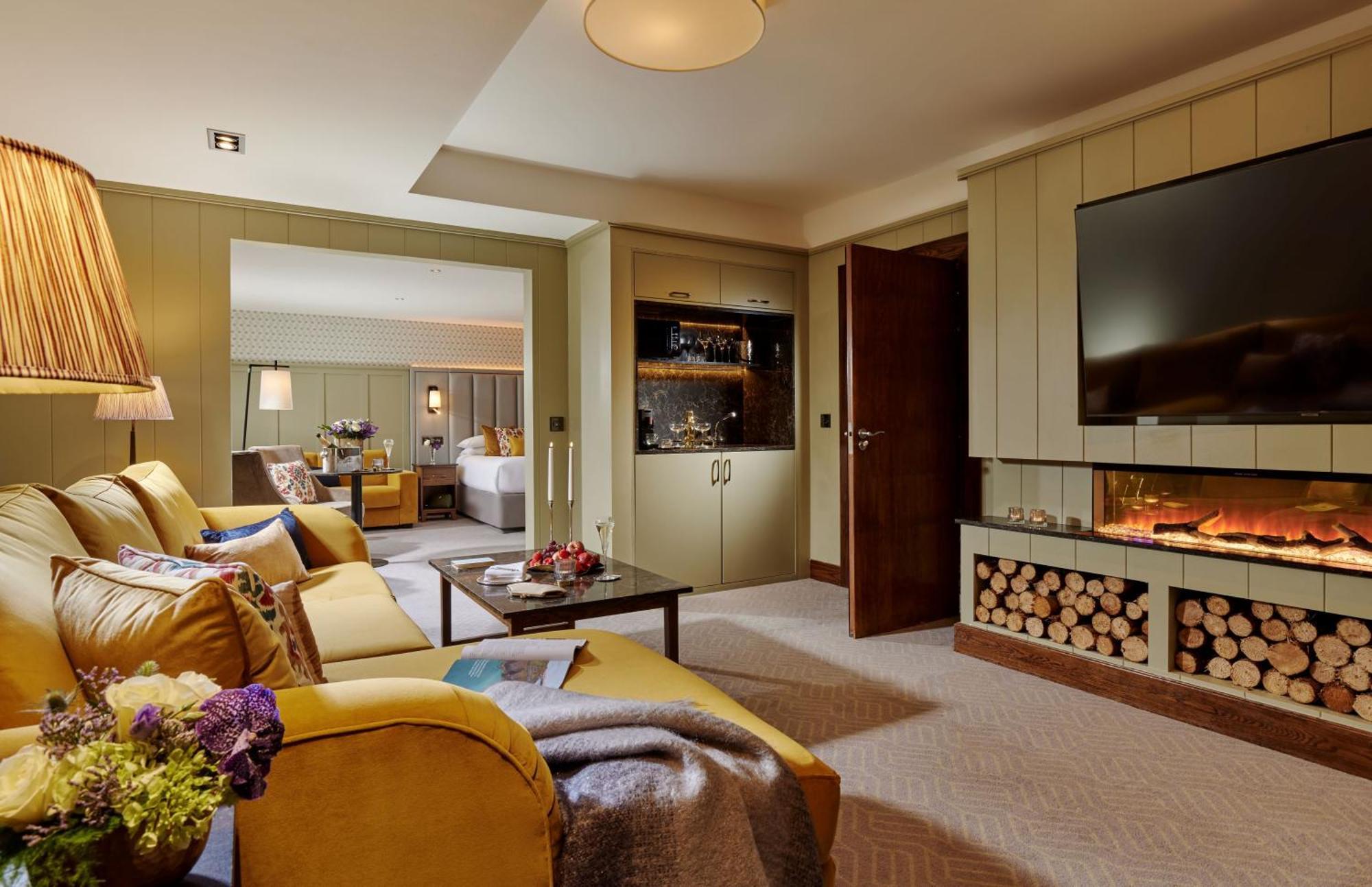 Plaza Hotel, & Leisure 4*