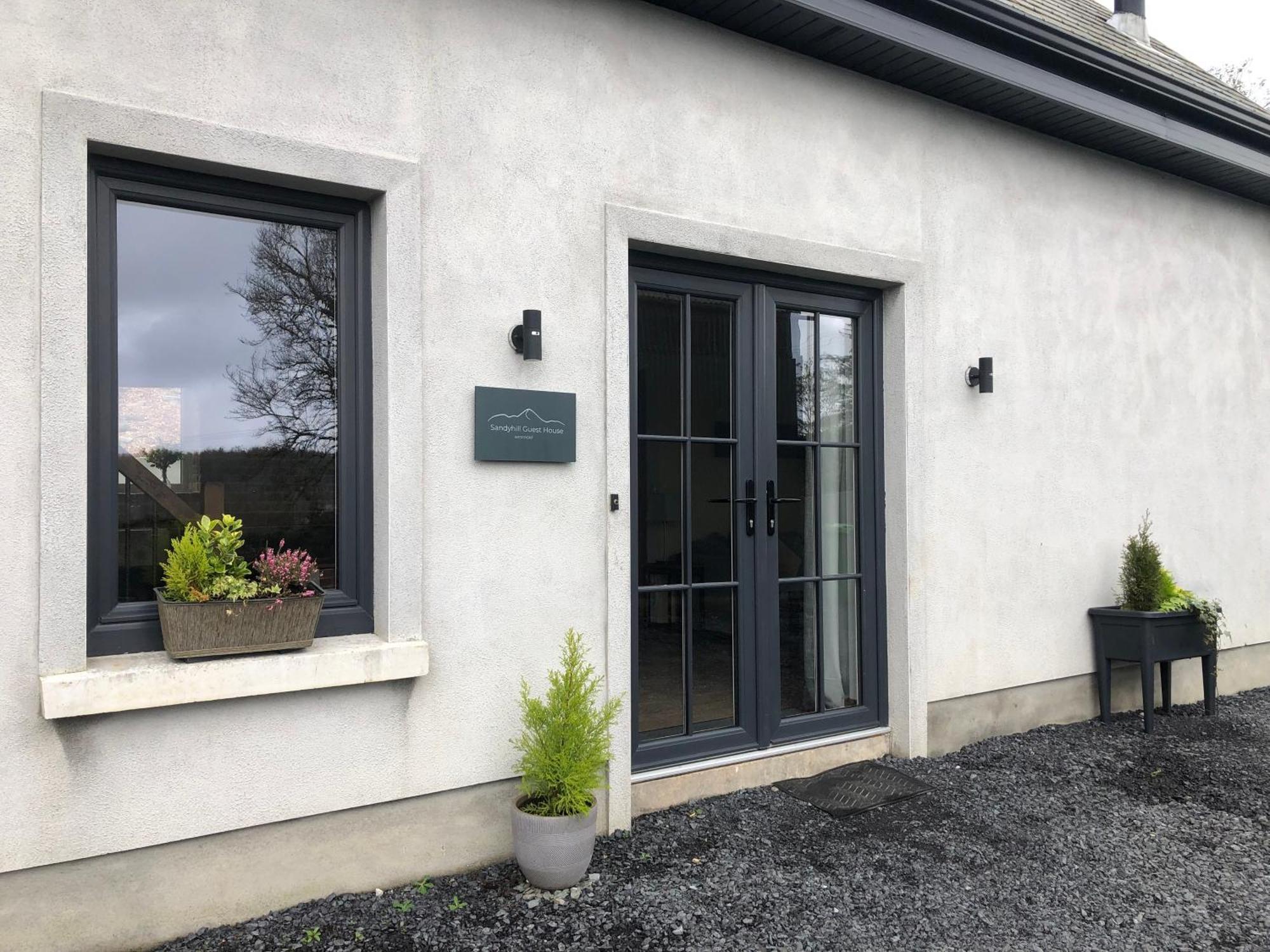 Sandyhill - * Westport