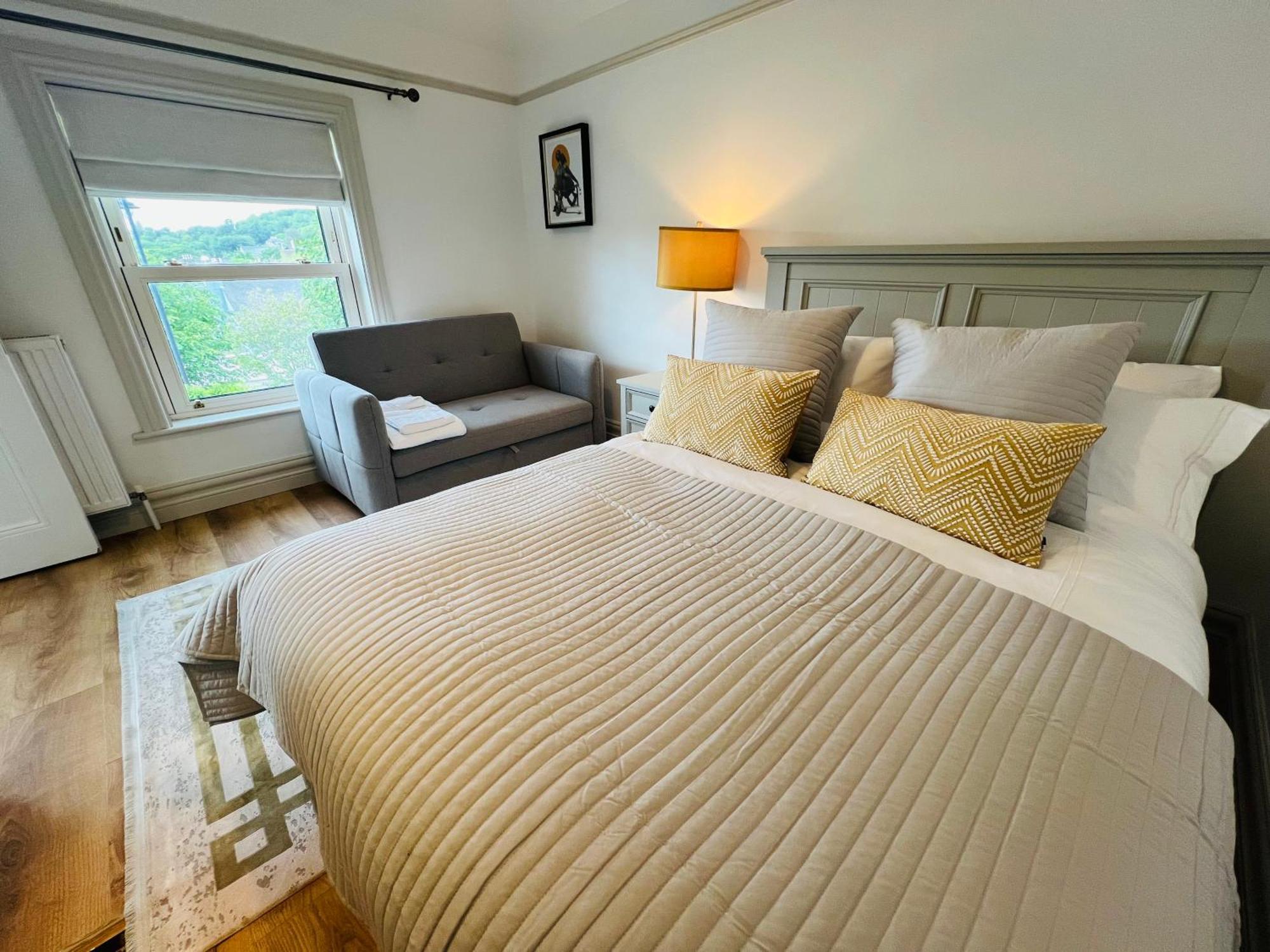 Luxurious 5star Retreat On Westports Main Street *