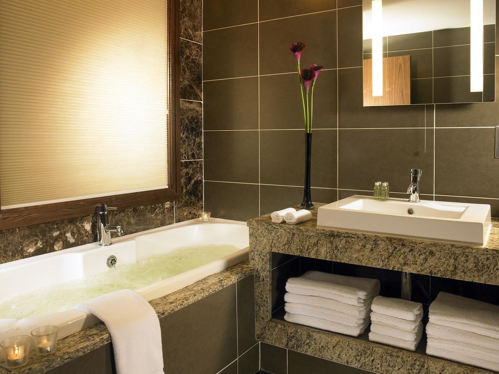 Plaza Hotel, & Leisure 4* Westport