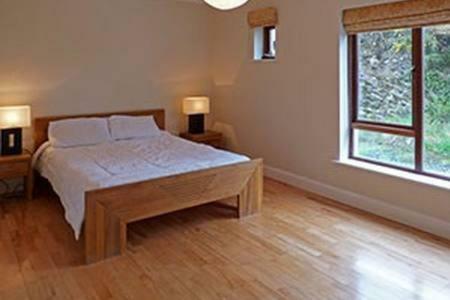 Westport, Co. Mayo - Sleeps 10, Pool Table, Ideal Base *
