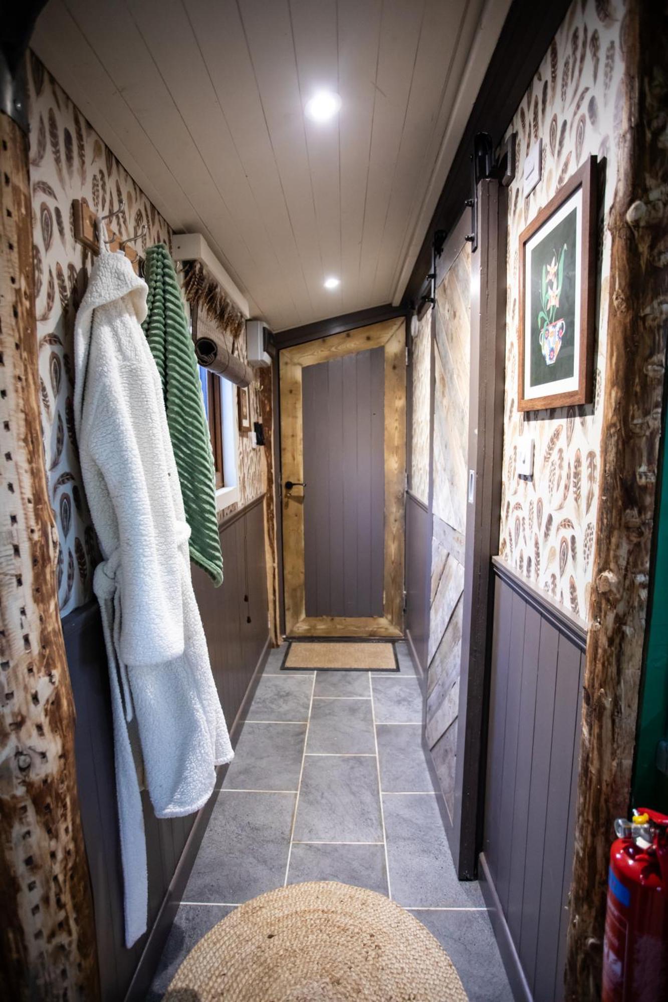 The Oak Tree House Apartment Westport