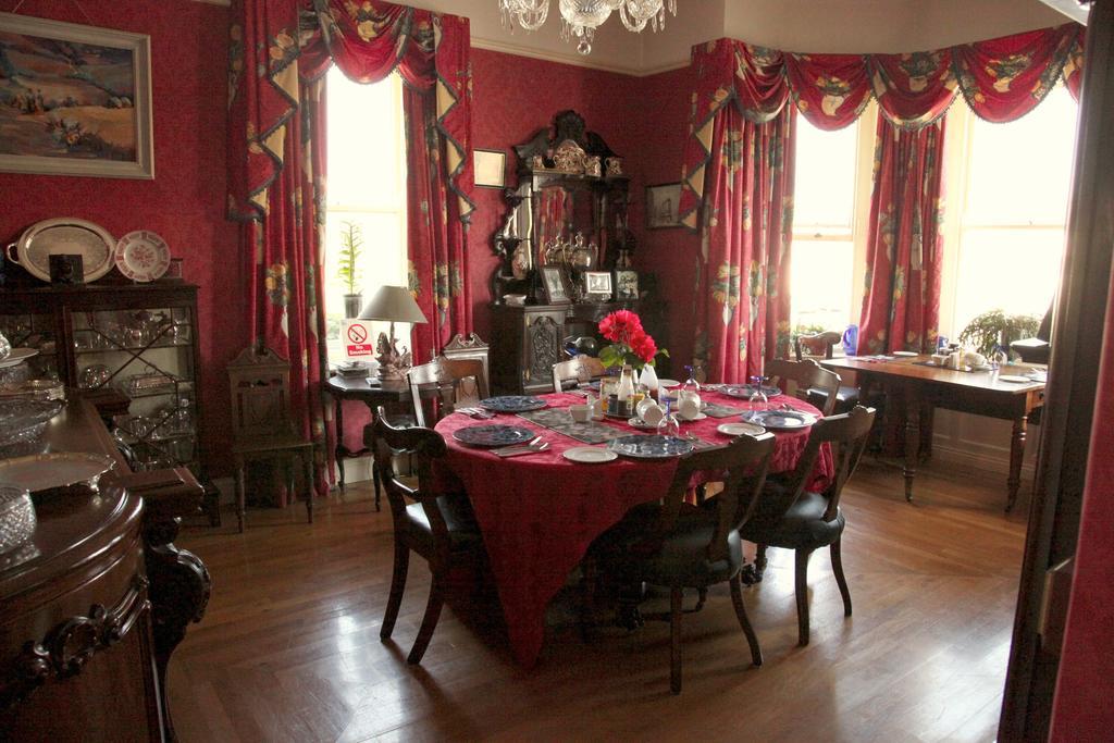 Roscaoin House Westport