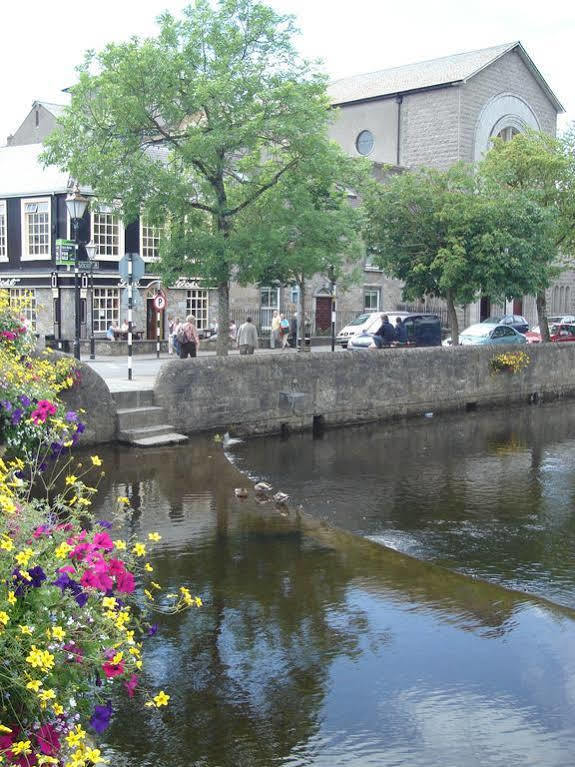 Couette-café Adare House 4*